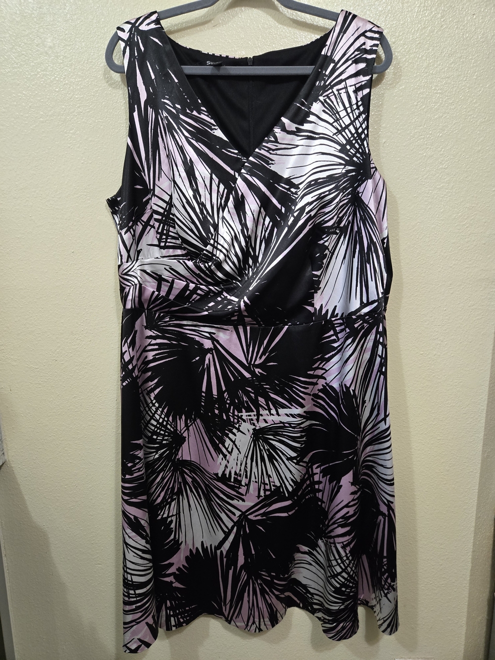 18W Suite 7 Black Dress with Light Pink Print